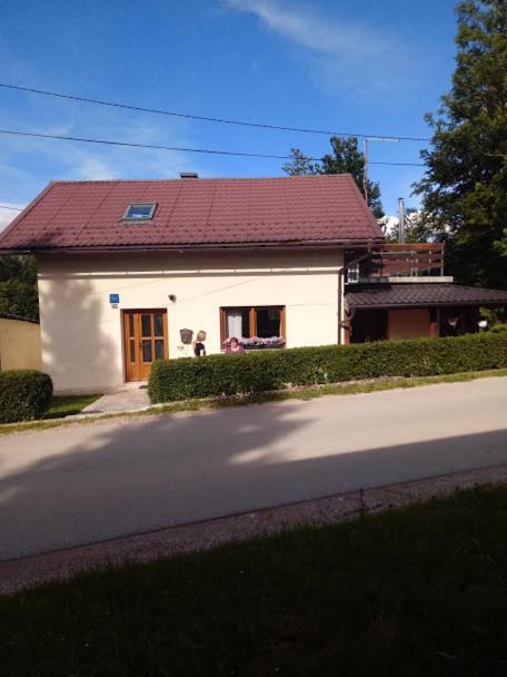 Guesthouse Marton Jezerce Exterior photo
