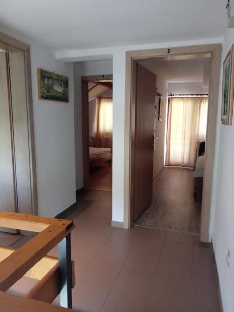 Guesthouse Marton Jezerce Exterior photo